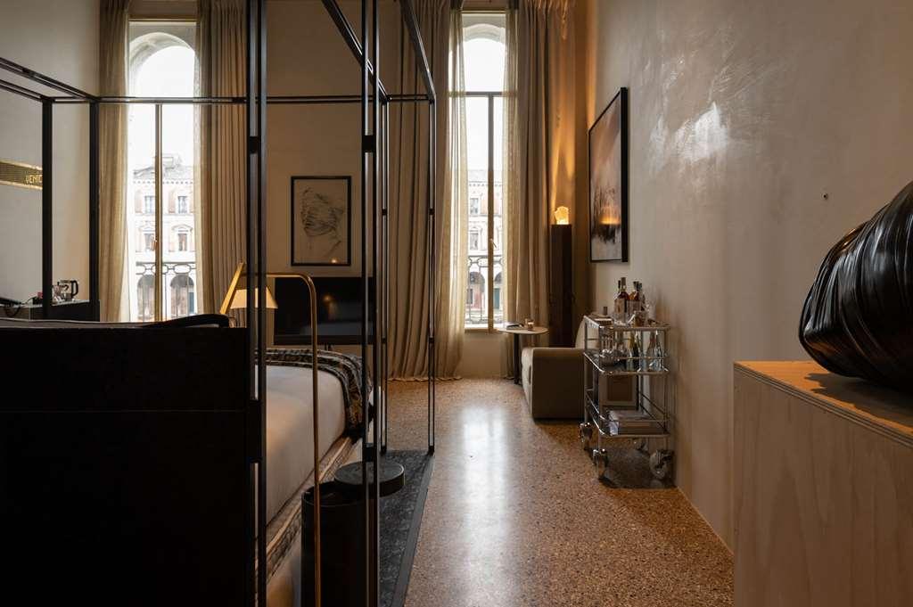 Hotel The Venecia