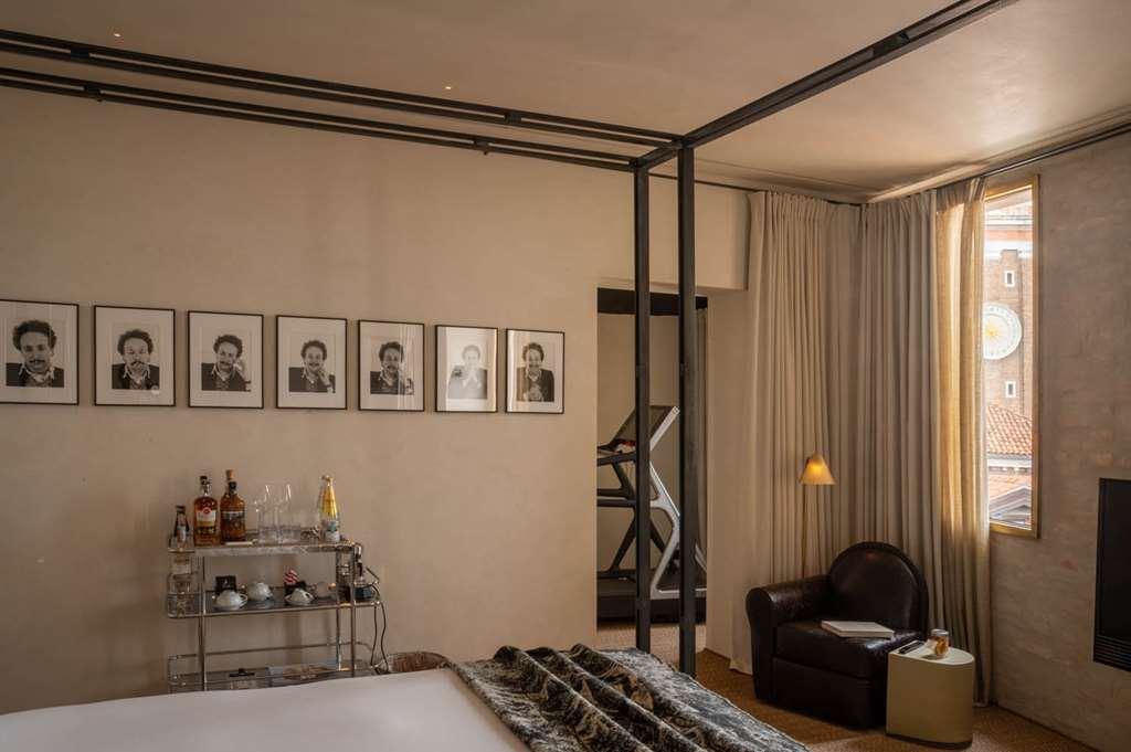 The Hotel Venecia