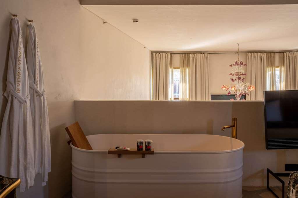 Hotel The Venecia